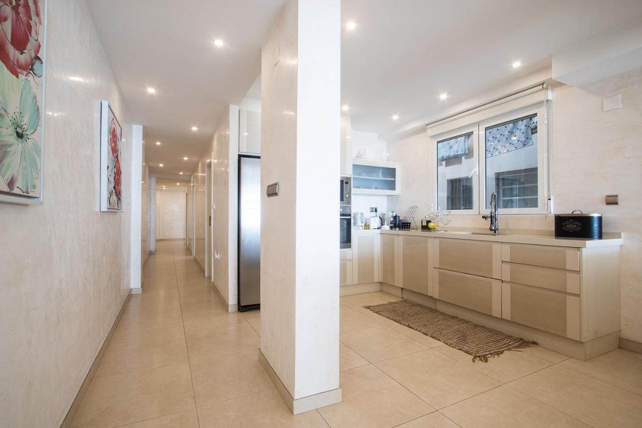 First Line Luxury Apartments อาลิกันเต ภายนอก รูปภาพ