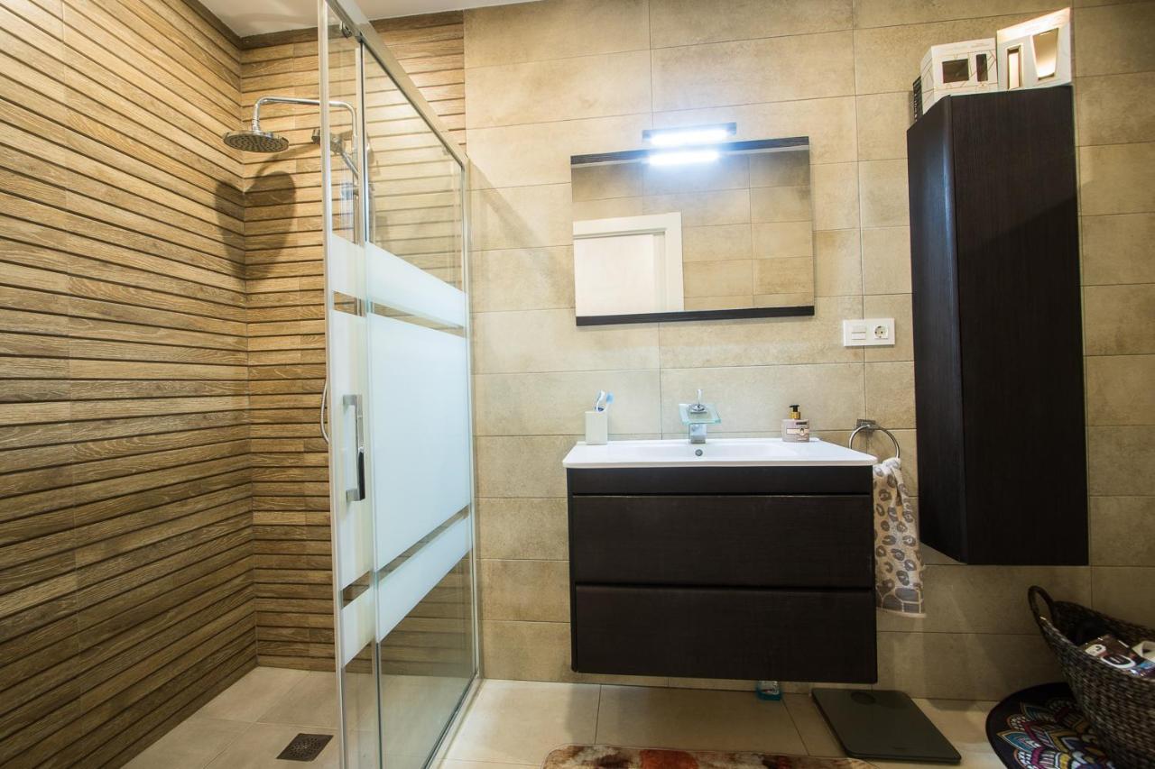 First Line Luxury Apartments อาลิกันเต ภายนอก รูปภาพ